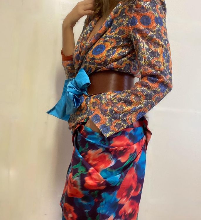 BEBE 100%silk architectural pocket skirt 2