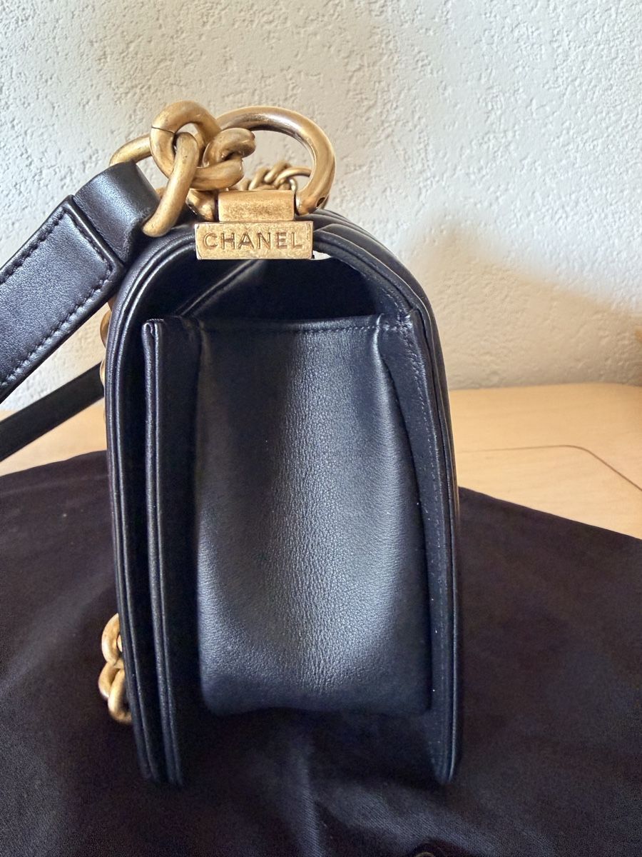 Chanel Sacs femmes: Chanel Boy Bag Medium  schwarzes Kaviarleder – D'occasion à Biberen par Miamo_xx 8