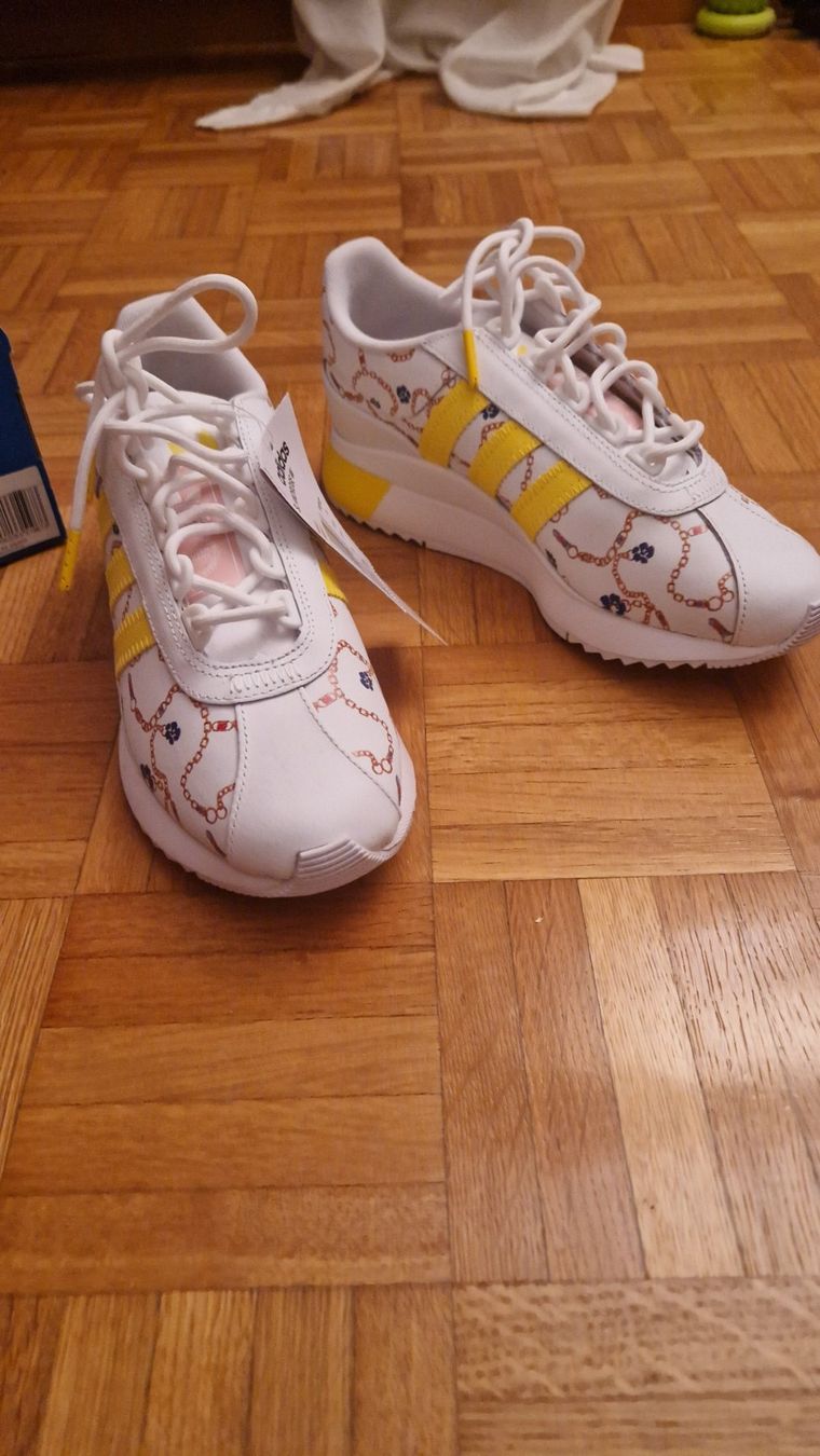 Adidas Damenschuhe: Adidas basket femme – Gebraucht aus Genève von car_2wpt
