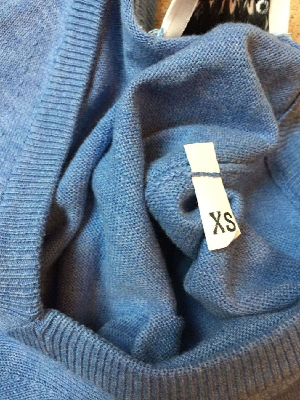 Pelikamo Maglioni & Felpe: PELIKAMO V-Pullover aus Baumwolle 🩵 – Usato da Zürich venduto da ClosetQueen 4