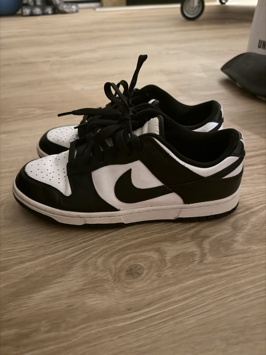 Nike Scarpe da uomo: Sneaker Nike Dunk Low schwarz weiss 8.5 – Usato da Tüscherz-Alfermée venduto da Josydem