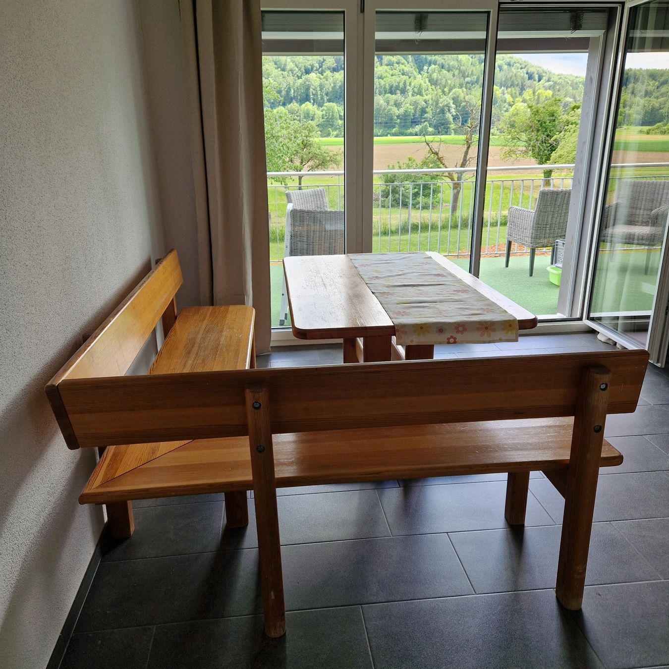 Bancs: Esstisch / Holzbank aus Echthholz – D'occasion à Full-Reuenthal par Vagabond-1966 1