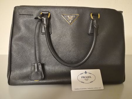 Prada Handtasche Saffiano Galleria schwarz gebraucht