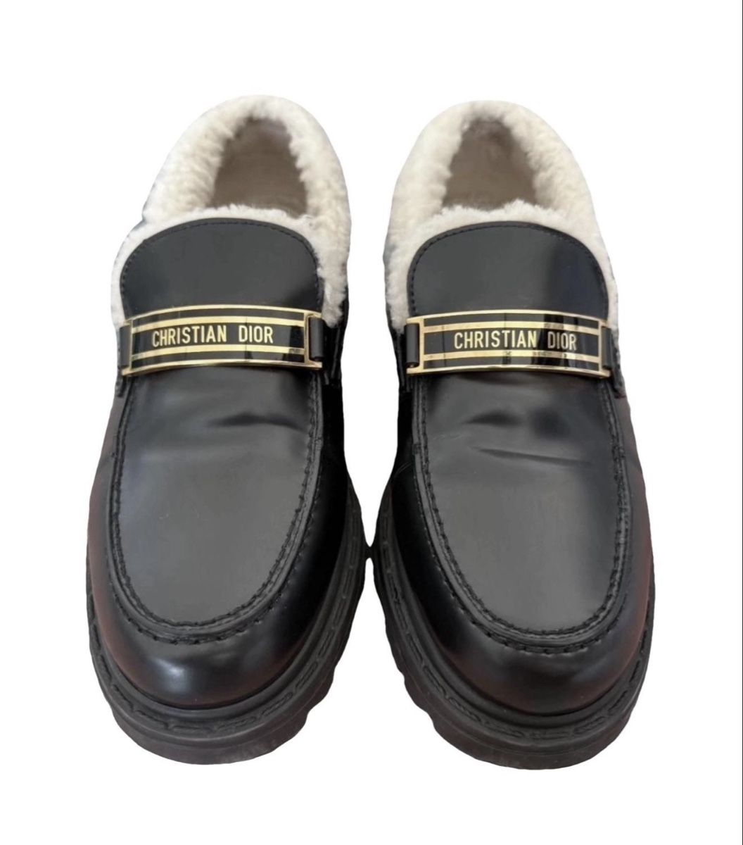Dior Chaussures femmes: Dior code loafers with fur inside  – D'occasion à Lausanne par Loyal_8 1