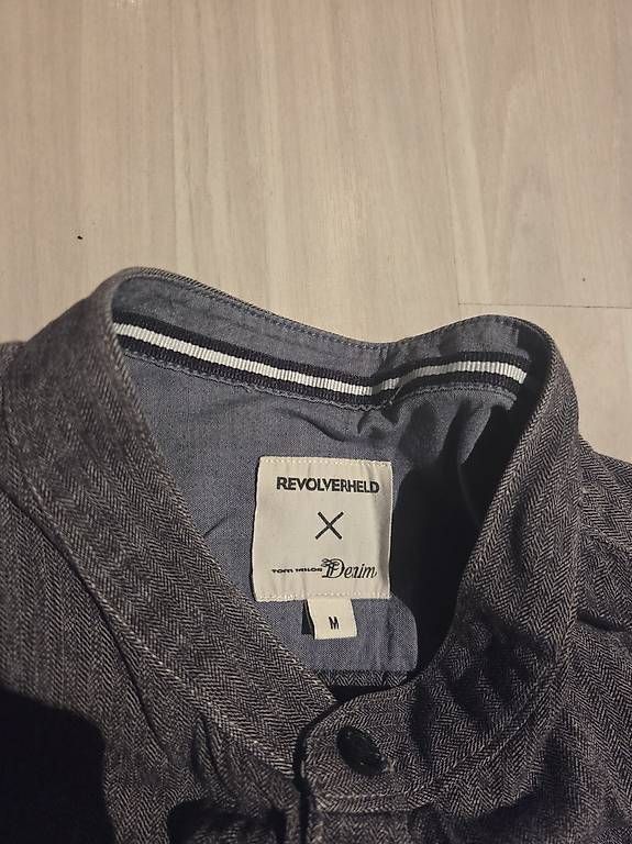 Camicie: Graues Hemd – Usato da Lauerz venduto da betsan666 1