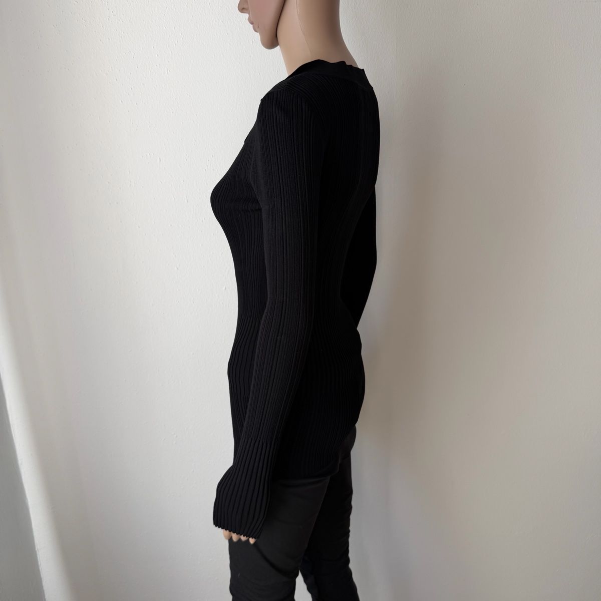 Totême Maglioni & Felpe: TOTEME Sora Top | Rippstrickpullover 🖤 – Usato da Zürich venduto da ClosetQueen 4