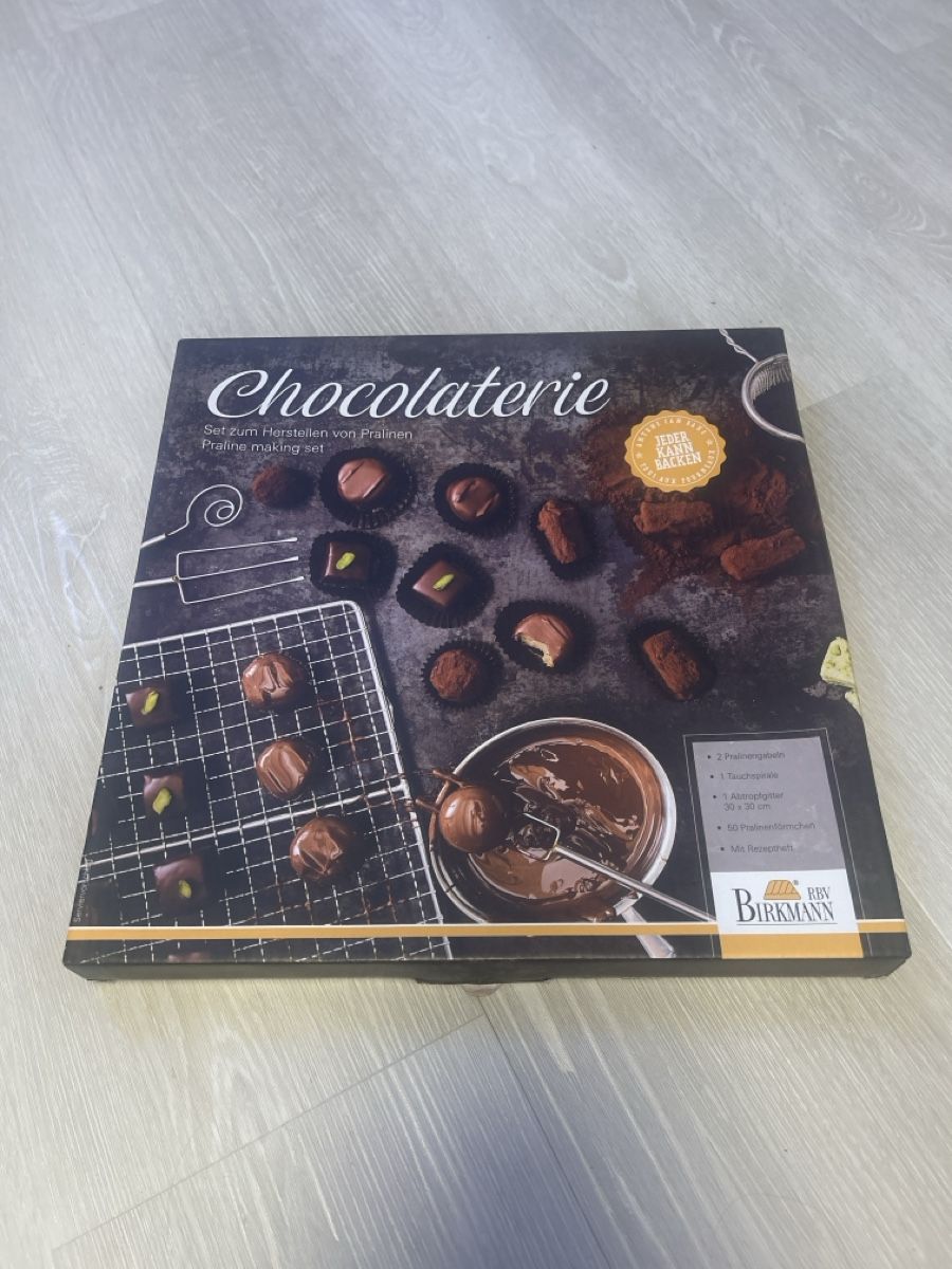 Teglie da forno: Chocolaterie Pralinen Set – Nuovo e nell'imballaggio originale da Engwilen venduto da Michelle.e13