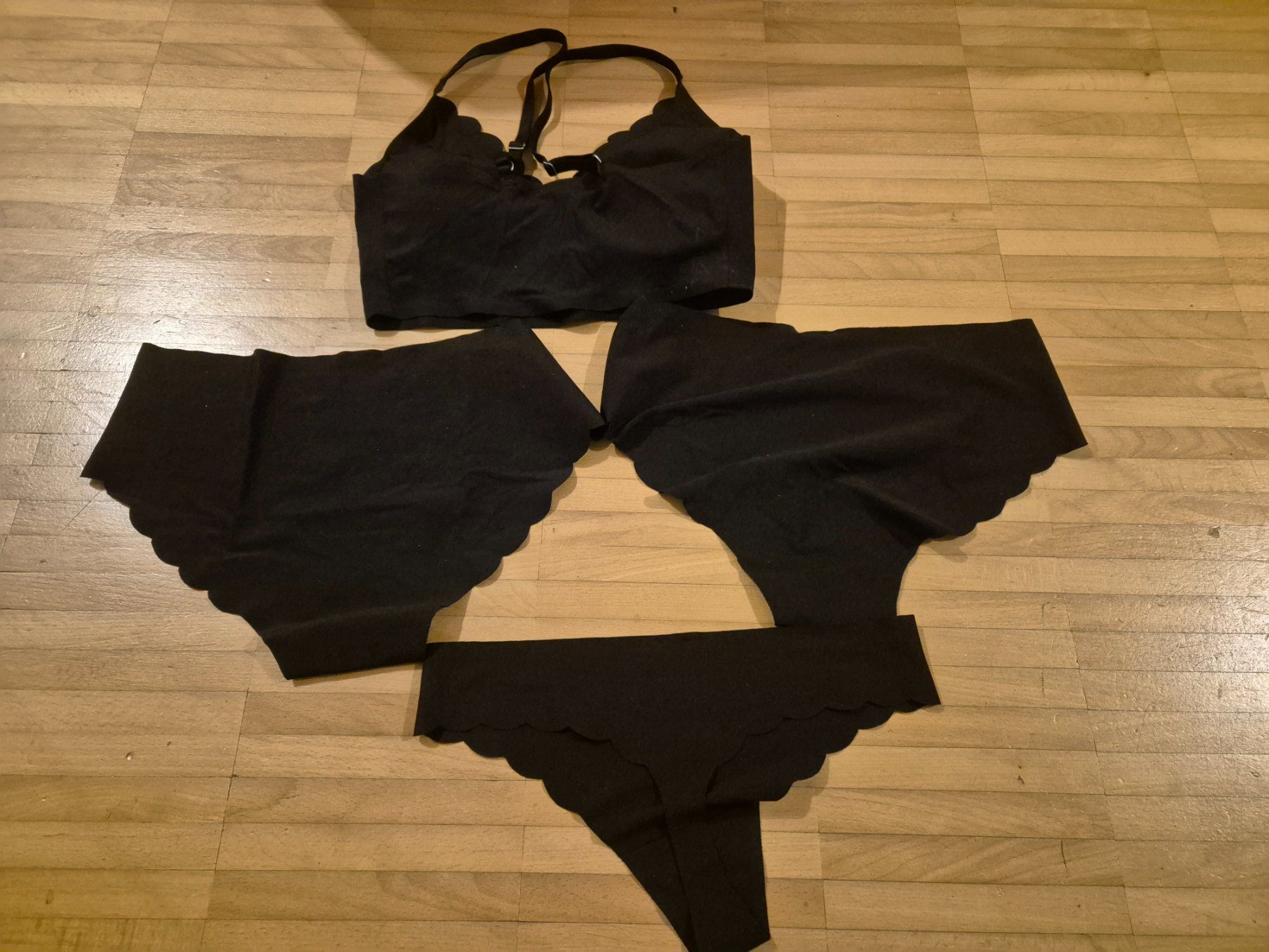 Altra biancheria intima: Skiny Bustier, 2 Panties, 1 String, Gr. S – Nuovo (secondo la descrizione) da Bern venduto da grisu_79 3