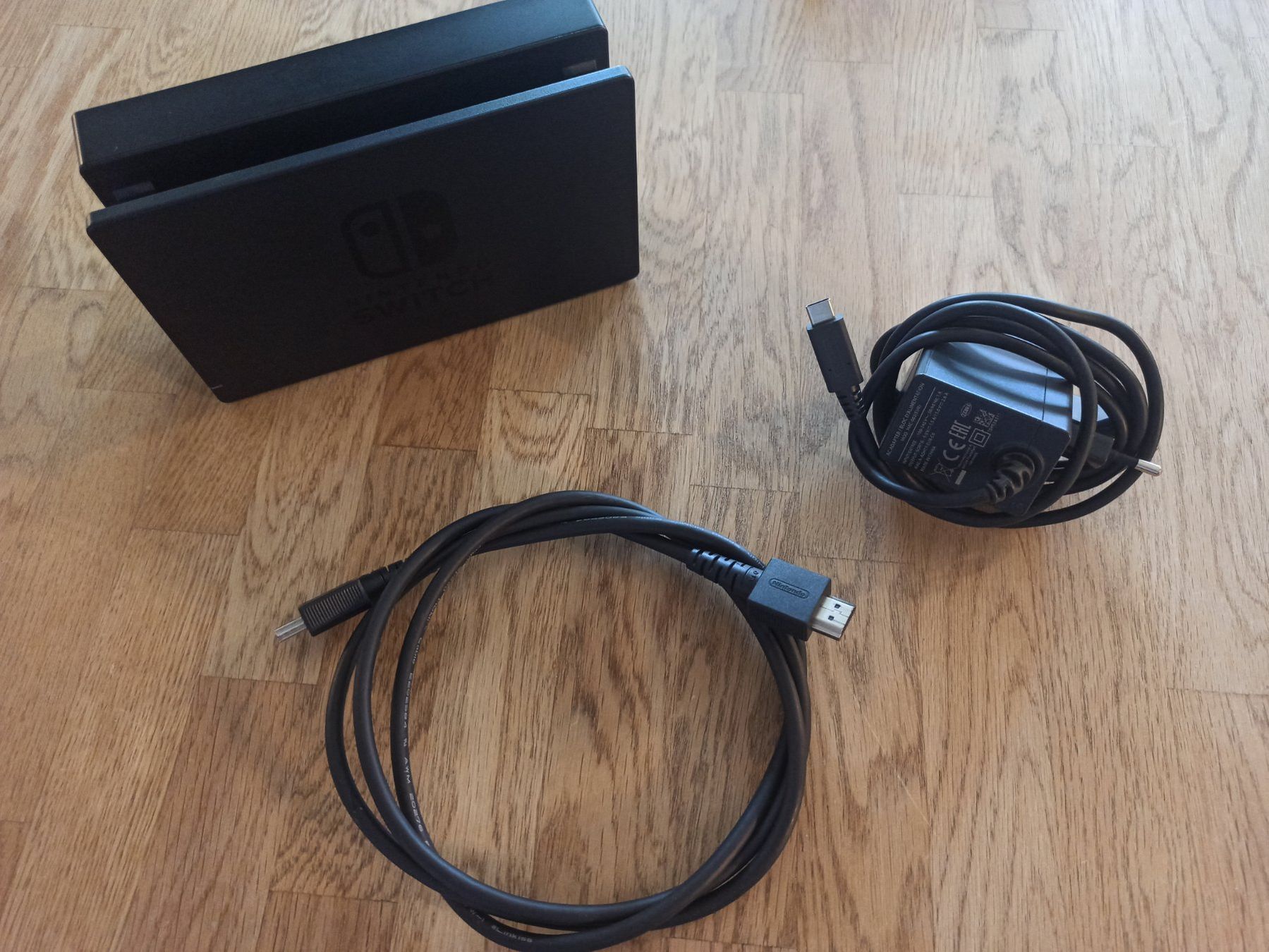 Docking station: Original Nintendo Switch TV-Dockingstation mit Netzteil NSW – D'occasion à Oberweningen par mar_87mx