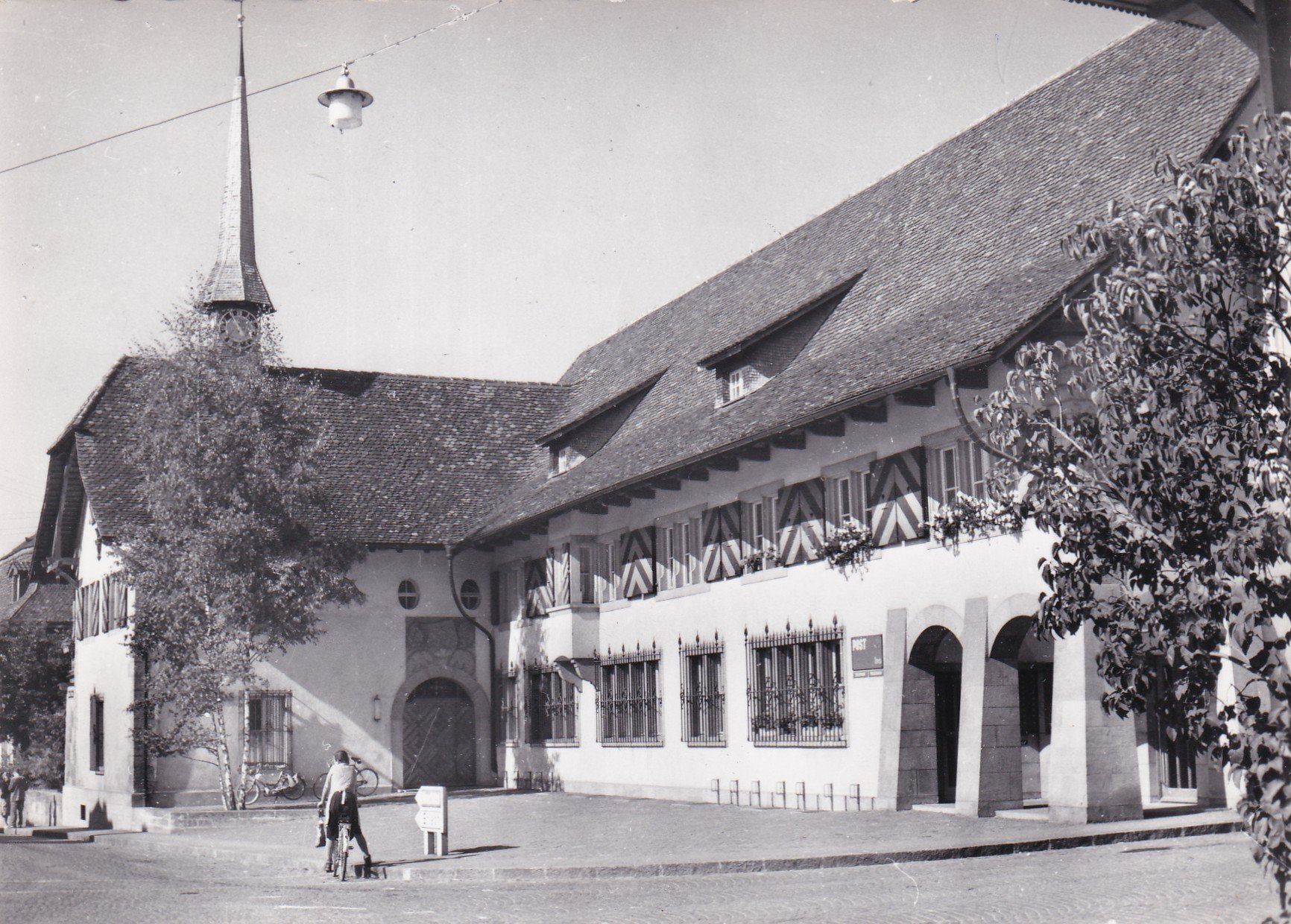 Cartoline postali: Gemeindehaus Ins BE – Usato da Cormoret venduto da Pascalll2001