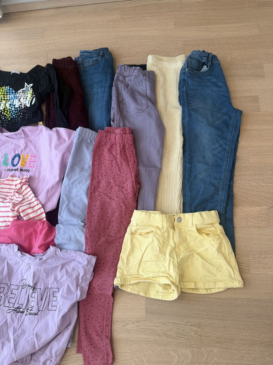 Ensembles coordonnés: Mädchen Kleiderpaket Gr.140 – D'occasion à Büren SO par Kunsthaus-Gallery 2
