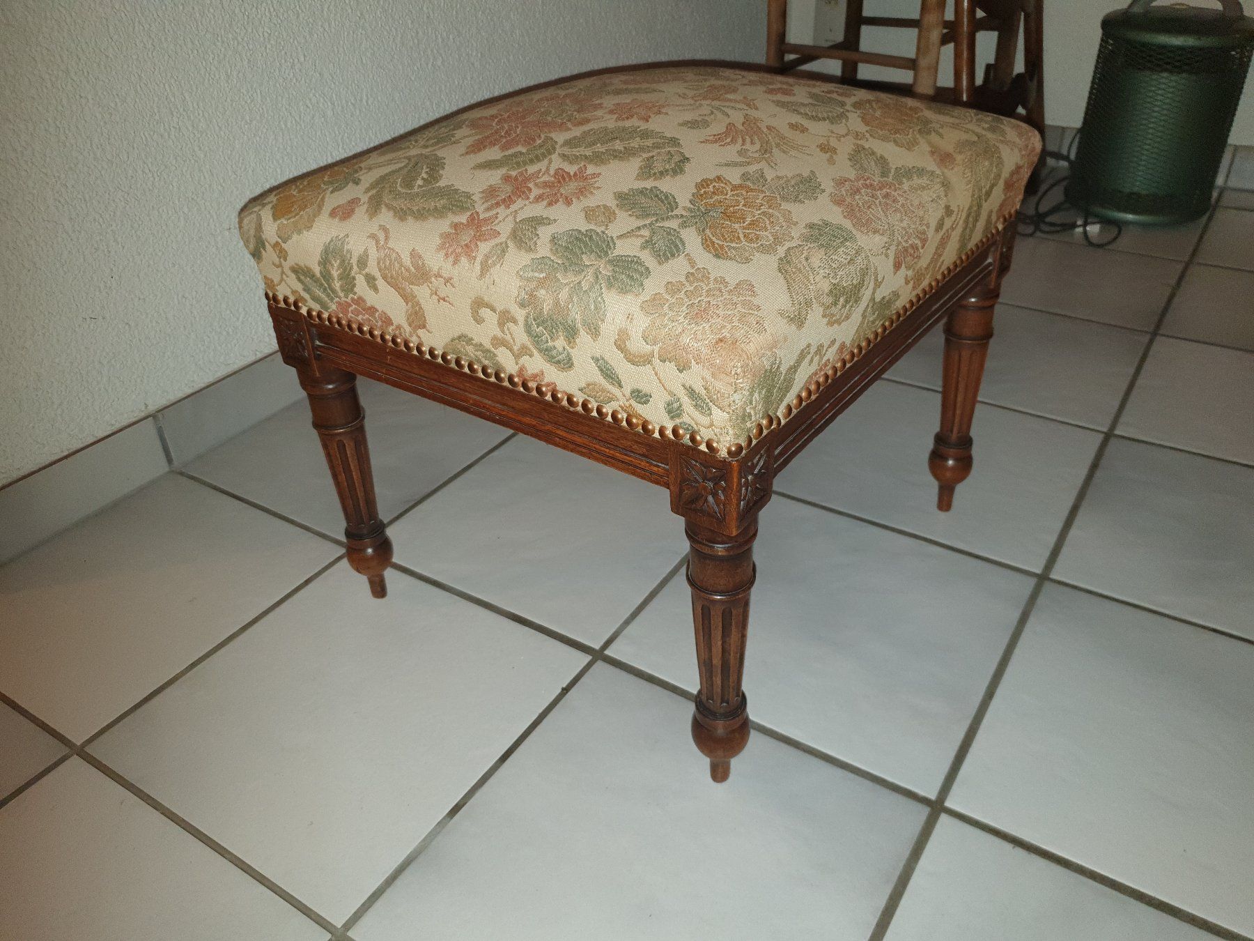 Sgabelli: Antiker Louis Philippe Hocker  52 x 48 , 42hoch – Usato da Wädenswil venduto da verebe 1