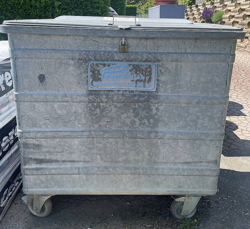 Altro per Ufficio & Commercio: Conteneur en acier pour les déchets  – Usato da Conthey venduto da ronnyC