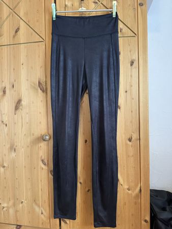 Schwarze Leggings in Lederoptik, Gr. XS