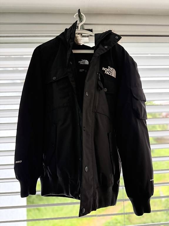 North Face Jacken: The North Face Winterjacke  Grösse M  Schwarz – Gebraucht aus Augst BL von luc_hj9t 1