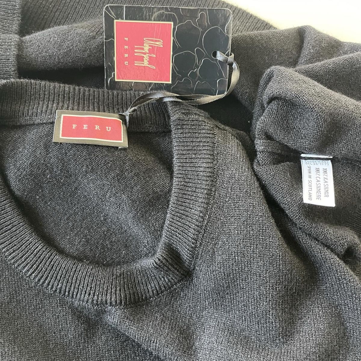Gilet & Giacche: FERU Cashmere Vest new – Nuovo e nell'imballaggio originale da Emmen venduto da Avviivva_Com2023 4