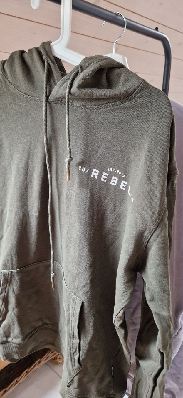 Lotti di vestiti: Pulli/Hoodie Set Nike/Brandy Melville Gr. L – Usato da Boniswil venduto da Cfischer0 2