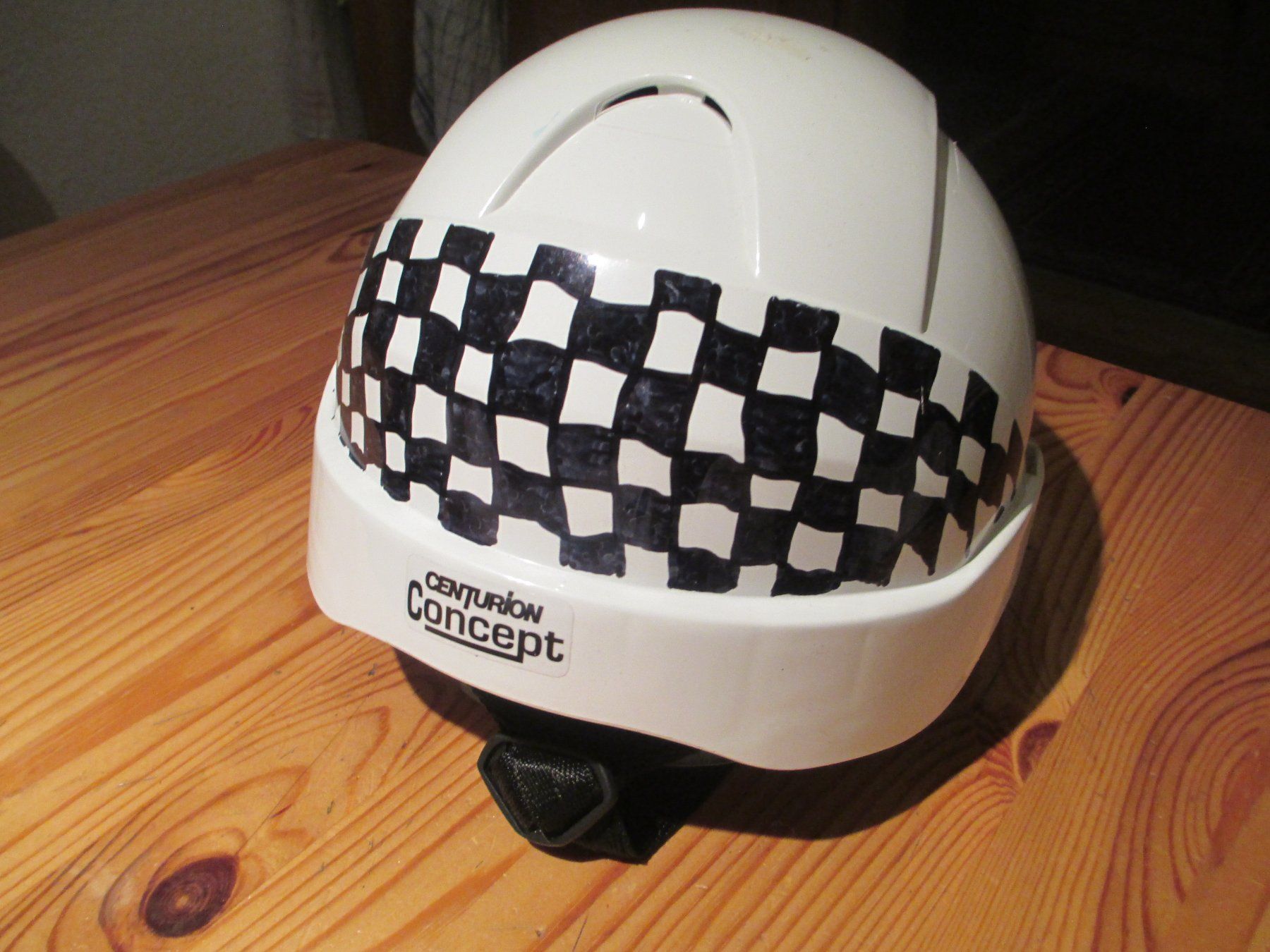Gesichts- und Gehörschutz: Bauhelm Kunststoff – Gebraucht aus Landquart von Froneri
