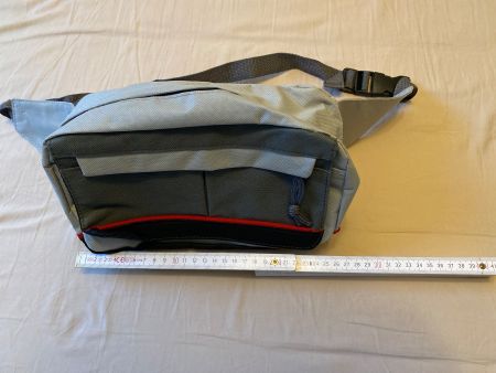 Coole Bauchtasche in Grau - Praktisch für unterwegs!