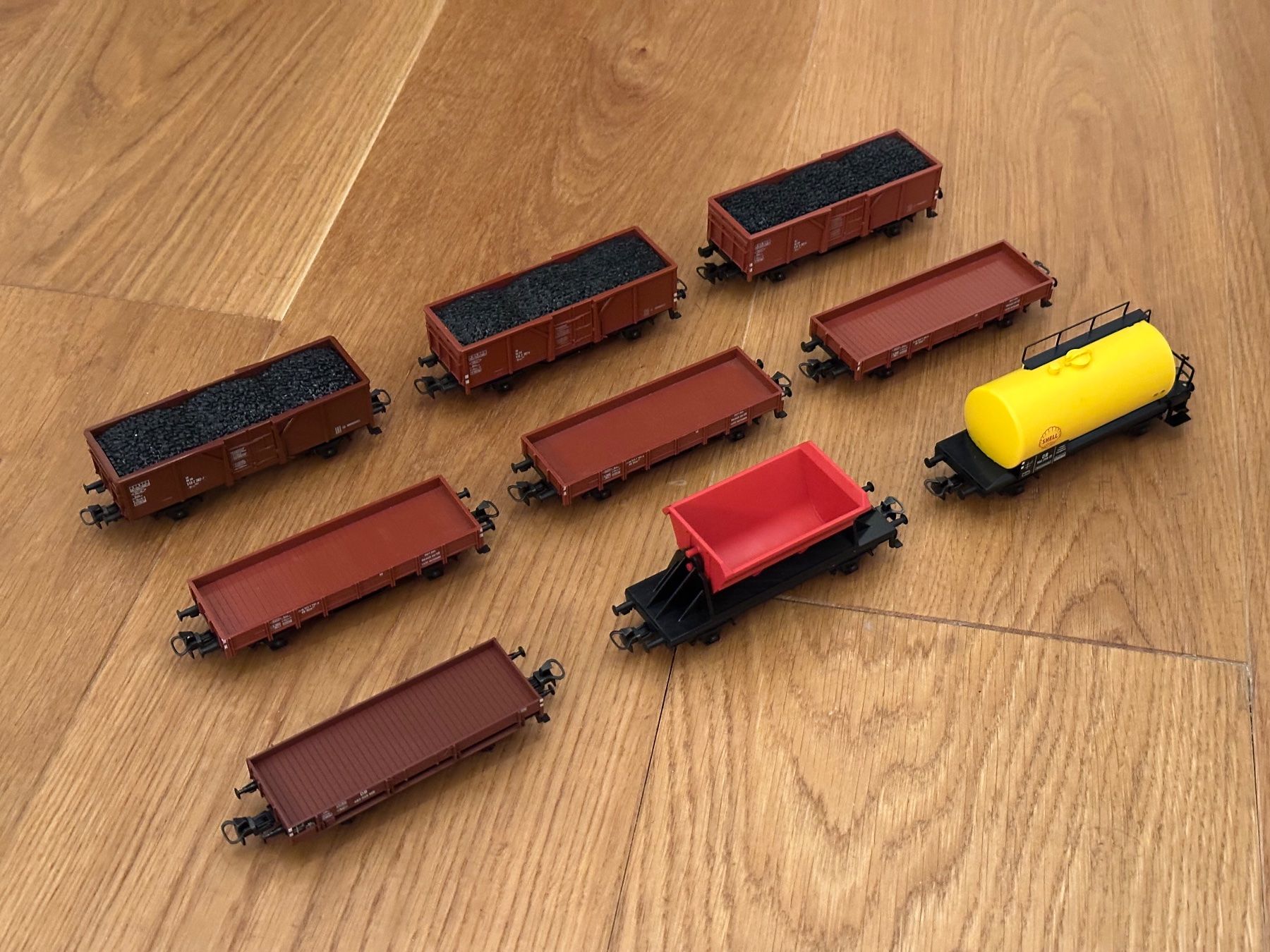 Märklin Modellini di ferrovie: Märklin 9 Güterwagen H0 – Usato da Basel venduto da sstube91 1