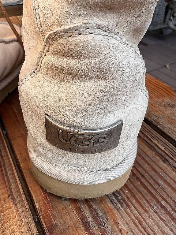 Scarpe da donna: UGG hohe Lammfell-Stiefel  Gr. 39 – Usato da Ettiswil venduto da Devitas 3