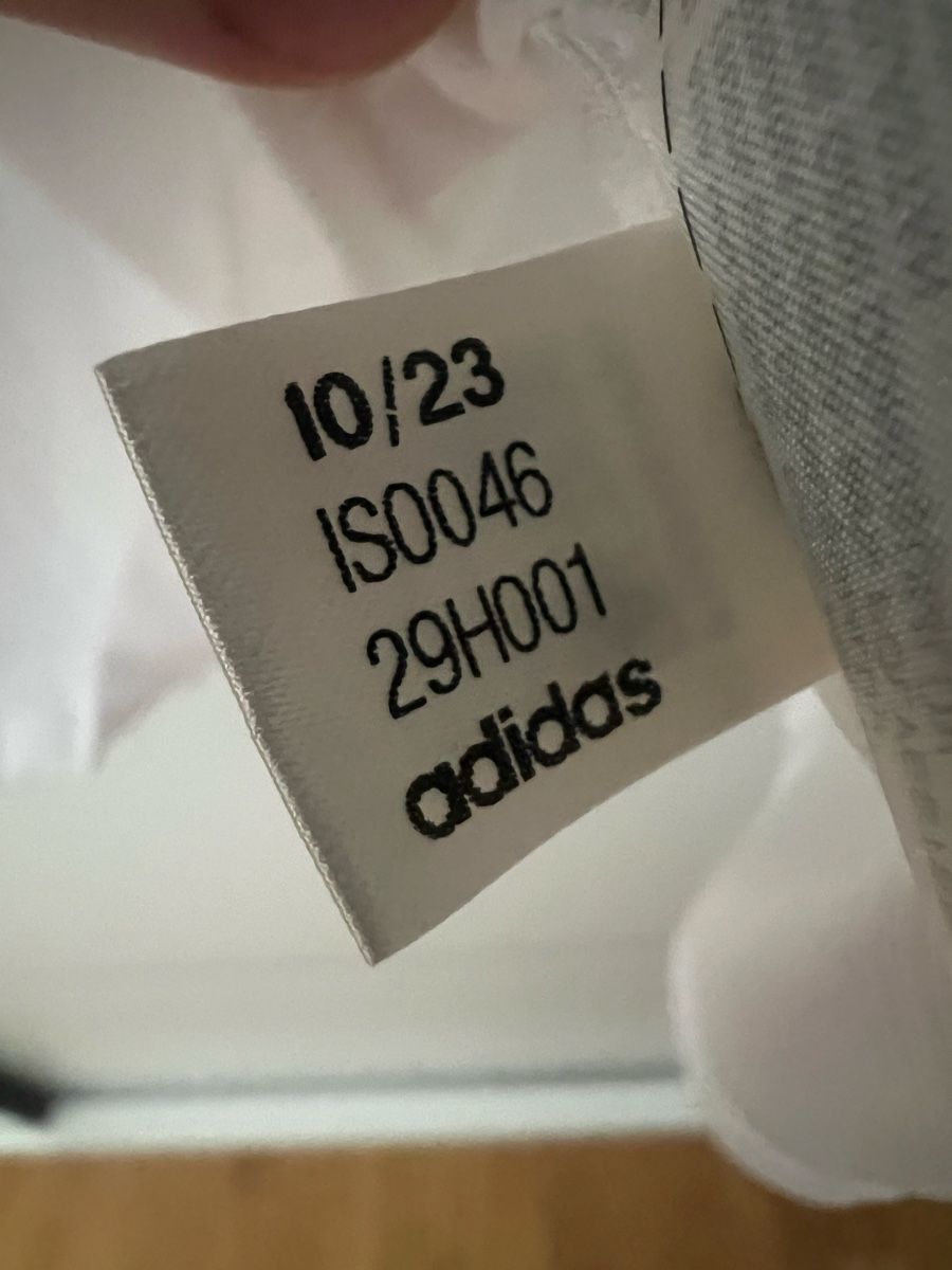 Adidas Leibchen & Hosen: Original Real Madrid Aufwärmshirt  – Neu und originalverpackt aus Beinwil am See von justin.. 2
