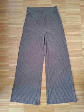 Trendige, graue Strickhose mit weitem Bein - Grösse M