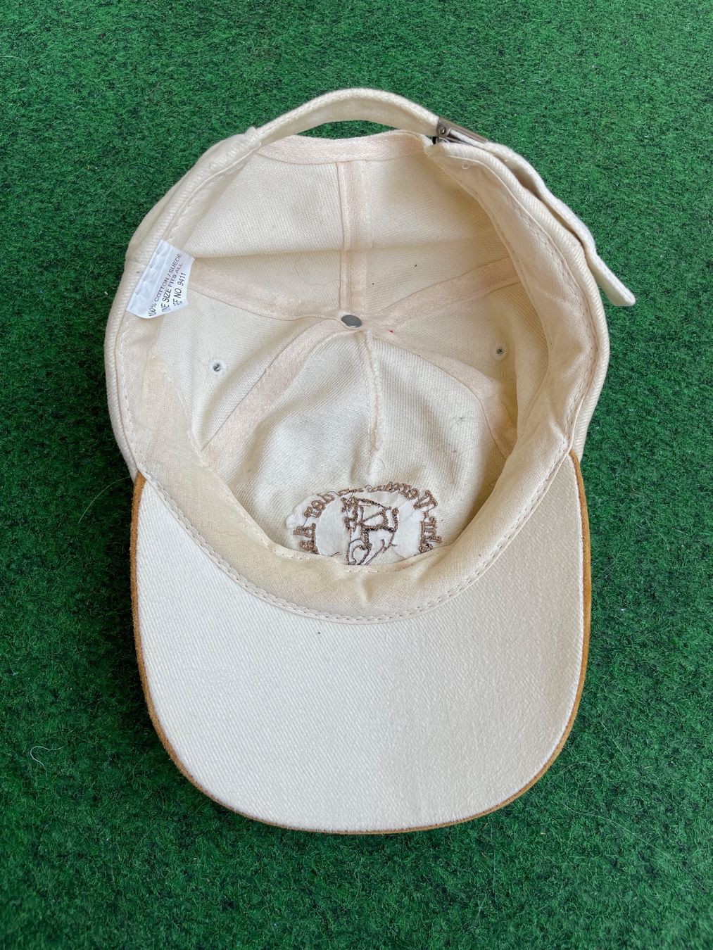 Copricapi, berretti & cappellini: Vintage Y2K Equestrian Suede Visor – Usato da Zürich venduto da le_souk 4