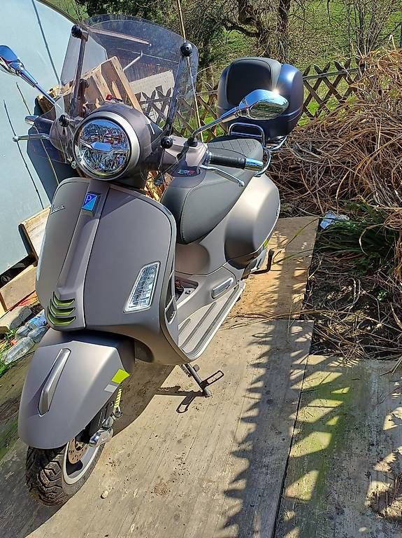 Piaggio Scooter: Vespa Roller GTS 300 – Usato da Eriswil venduto da CMA1966