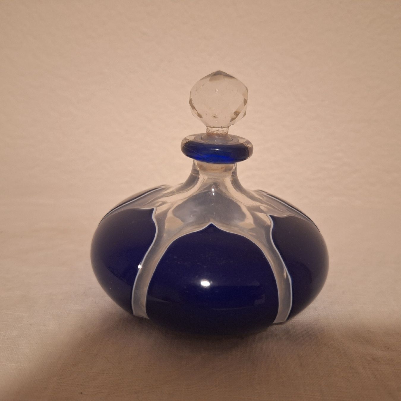 Flaconi: Versand möglich.  Schöner Glas Flakon, Flakon, Parfum – Usato da Winterthur venduto da Goldpipau