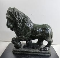 Medici-Löwe aus grünen Serpentin-Marmor 19. Jahrhundert