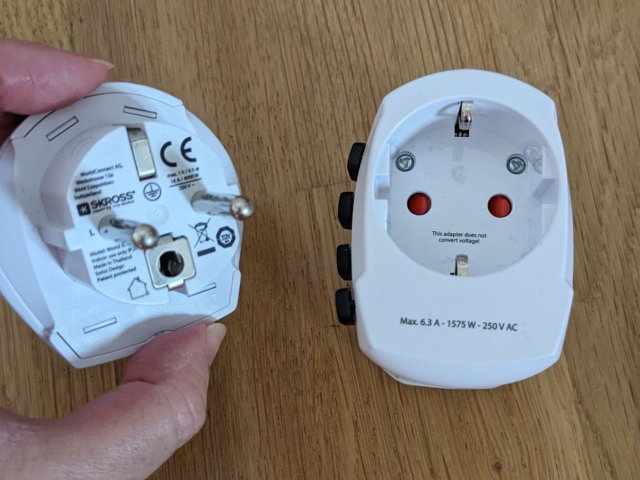 SKROSS Laufwerke & Adapter: Skross Techsparta Universal Travel Adapter plug – Gebraucht aus Zürich von mis_dg88 2