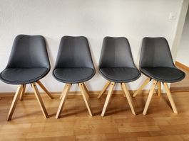 4er-Set Esszimmerstühle / Schalenstühle im Skandi-Design