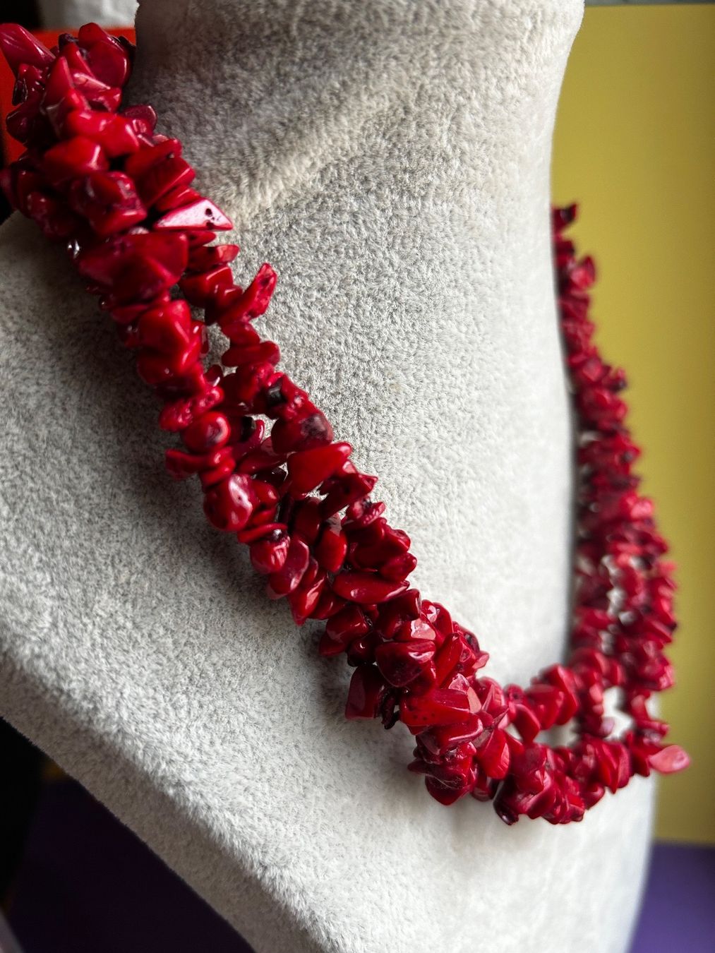 Catenine: Rote Korallenkette, dreireihig – Usato da Laufen venduto da Bellebellezza 1