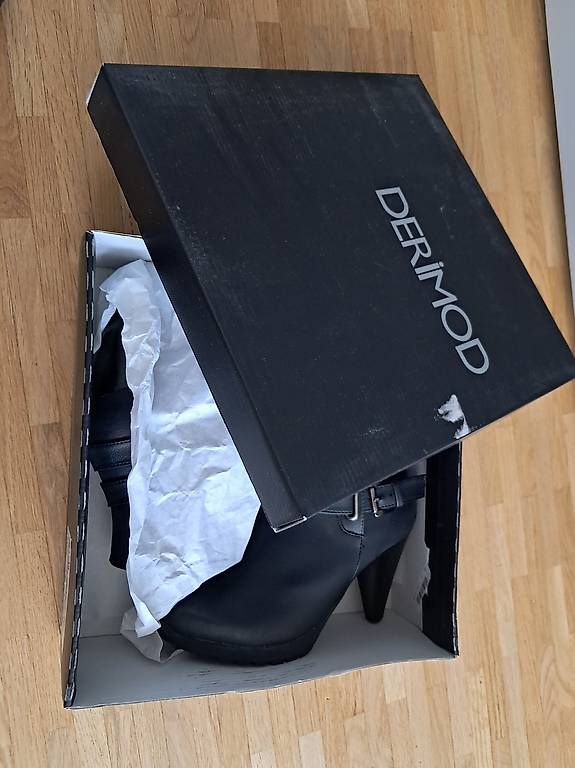 Scarpe da donna: Bottes femmes en cuir, 38 – Usato da Genève venduto da Benz2017 4