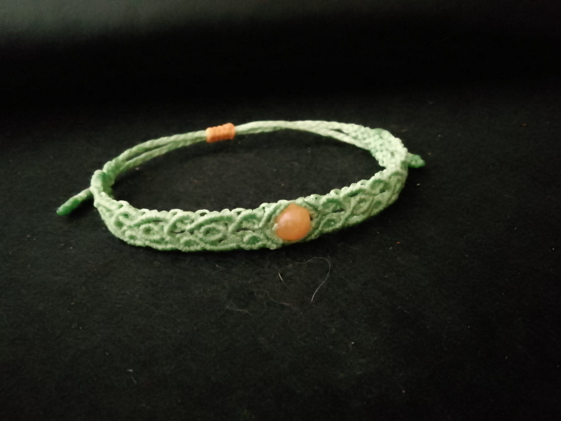 Bracciali & Braccialetti: handgemachtes Makramee Armband mit Orangencalcit – Nuovo (secondo la descrizione) da Pfäffikon ZH venduto da Emporos_42