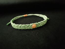 handgemachtes Makramee Armband mit Orangencalcit