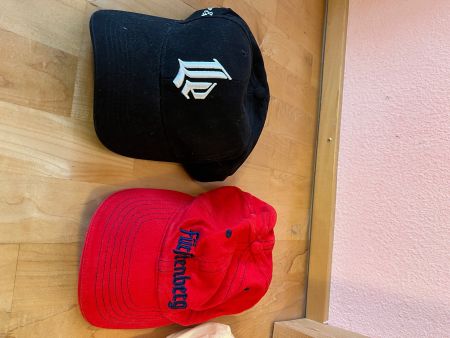 Caps