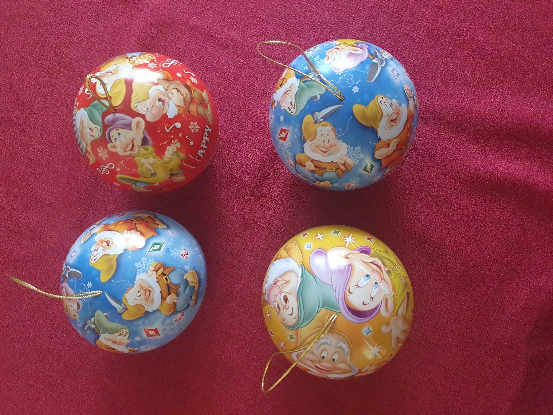 Disney Tutte le decorazioni: Disney Schneewittchen Blechkugeln 4er-Set Ø11cm Aufklappbar – Usato da Abtwil AG venduto da MaVo.0710 4