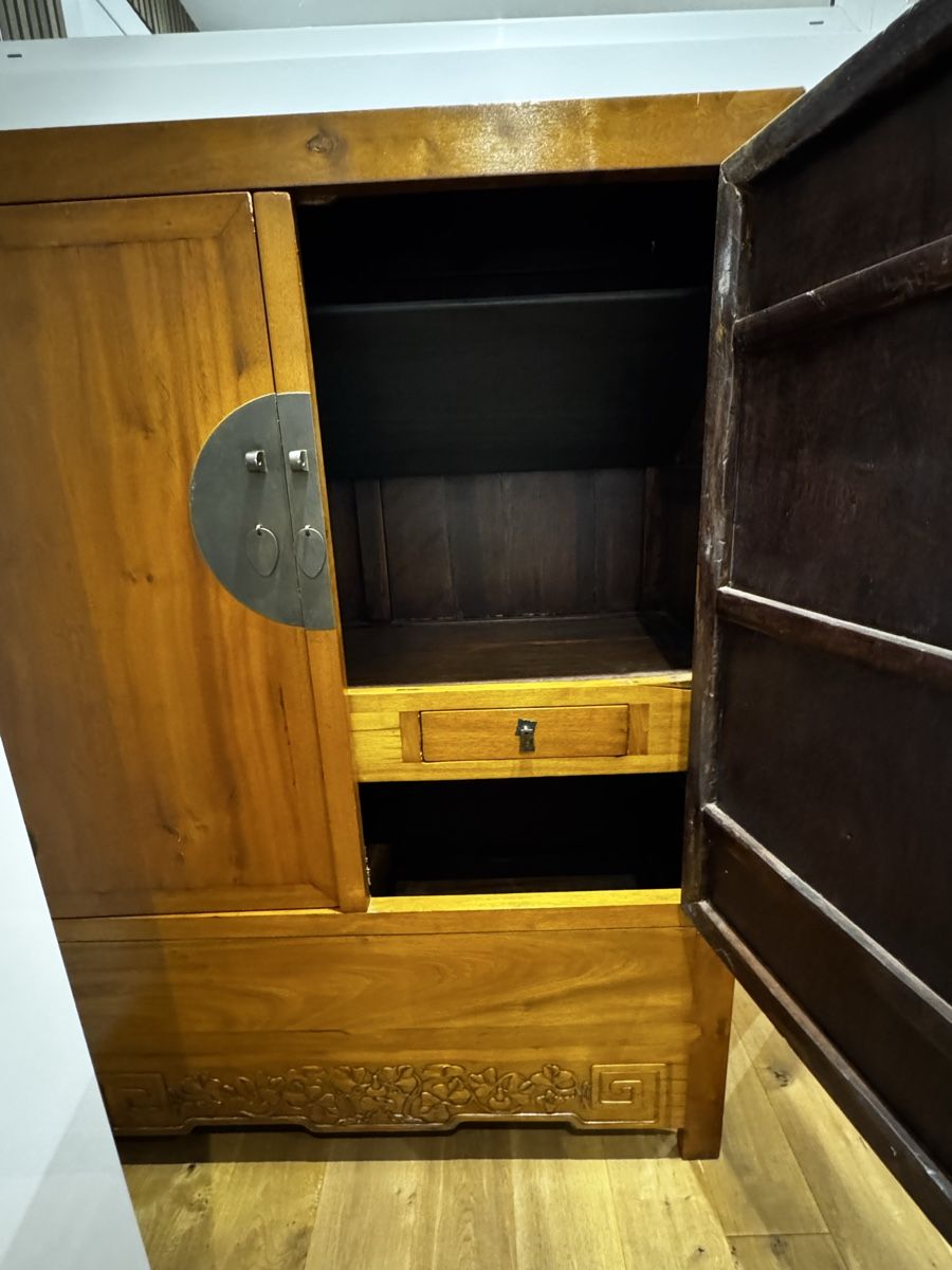 Armoires: Antiker Holzschrank – D'occasion à Ebmatingen par ris_d7mg 2