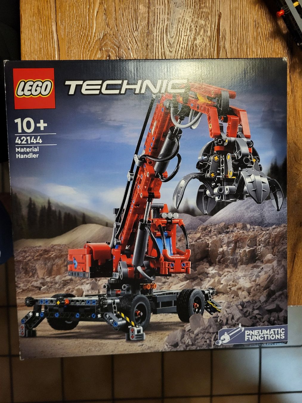 Lego Baukästen: Lego Technic Material Handler 42144 – Gebraucht aus Rütihof von Freichristian 1