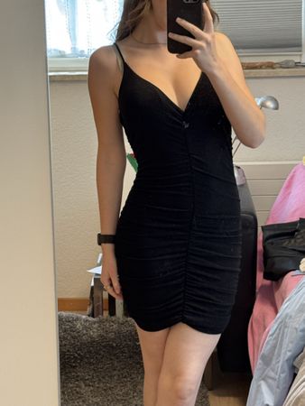 Elegantes figurbetontes Kleid Made In Italy XS mit Glitzer