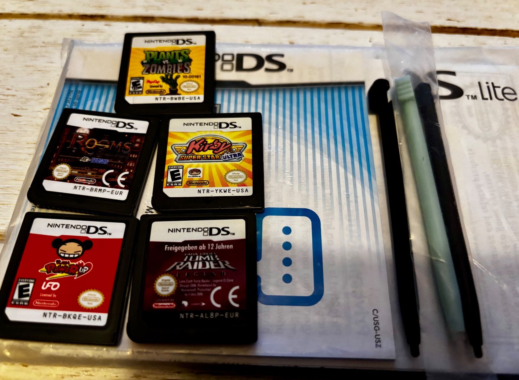 Nintendo Konsolen: Nintendo DS Lite with 5 games 3 pencils – Gebraucht aus Füllinsdorf von MaiiaM 7