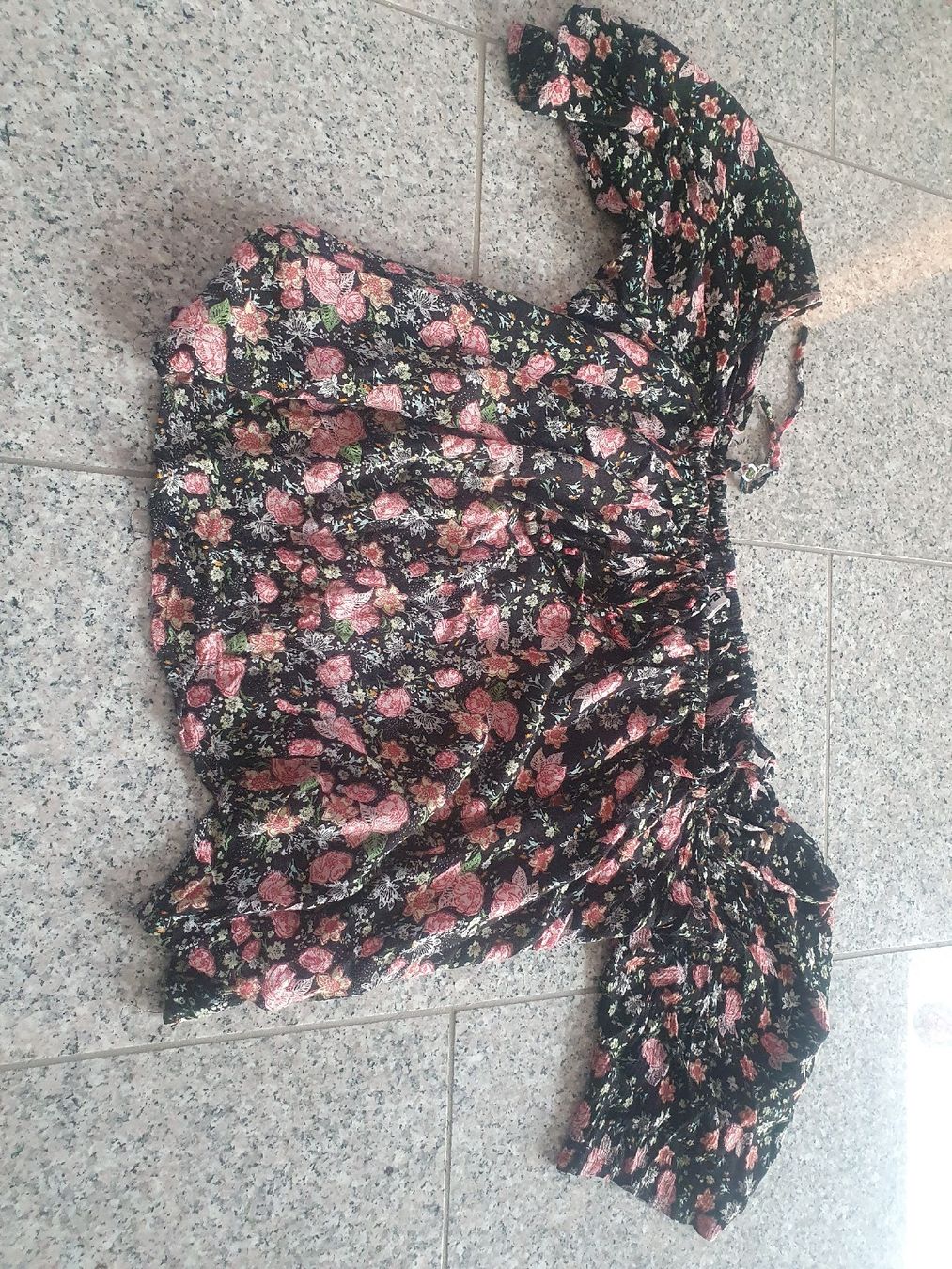 Camicette: Sommerbluse mit Blumenmuster, Grösse S – Usato da Moosseedorf venduto da Sonnenschein.. 4