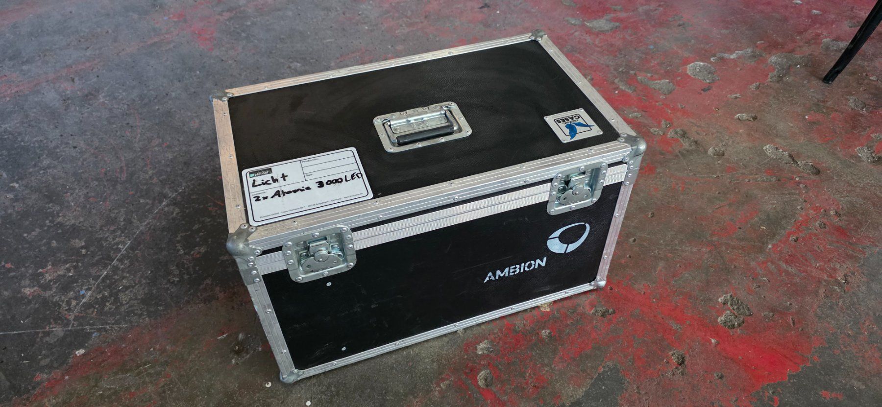 Martin Lampes: 2x Martin Atomic 3000 LED Strobe inkl. Flightcase – D'occasion à Steg VS par LM-LaserArt 1