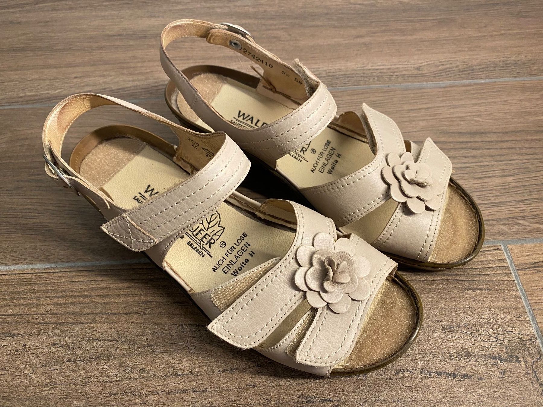Scarpe da donna: Waldläufer Sandalen mit Blumen beige Gr. 38 – Usato da Pratteln venduto da a23_j2gs 3