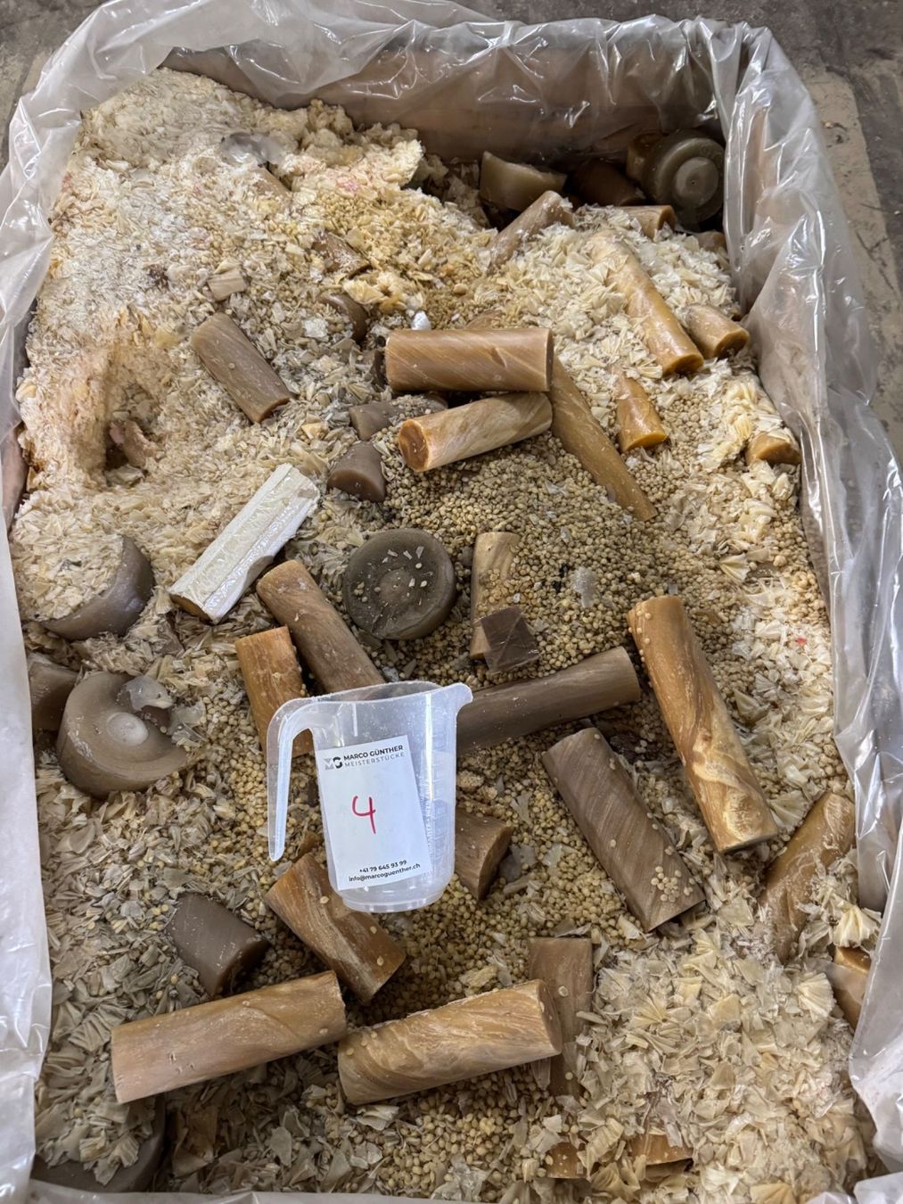 Candele: 004 Posten Bienenwachs aus Liquidation – Usato da Derendingen venduto da Meisterstuecke 2