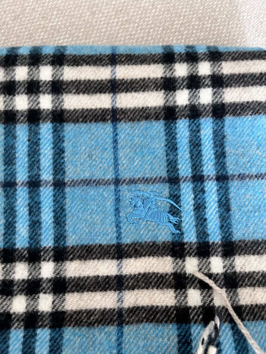 Burberry Foulard & Sciarpe: Burberry Wool Blue Scarf Original – Usato da Lausanne venduto da Danash 2