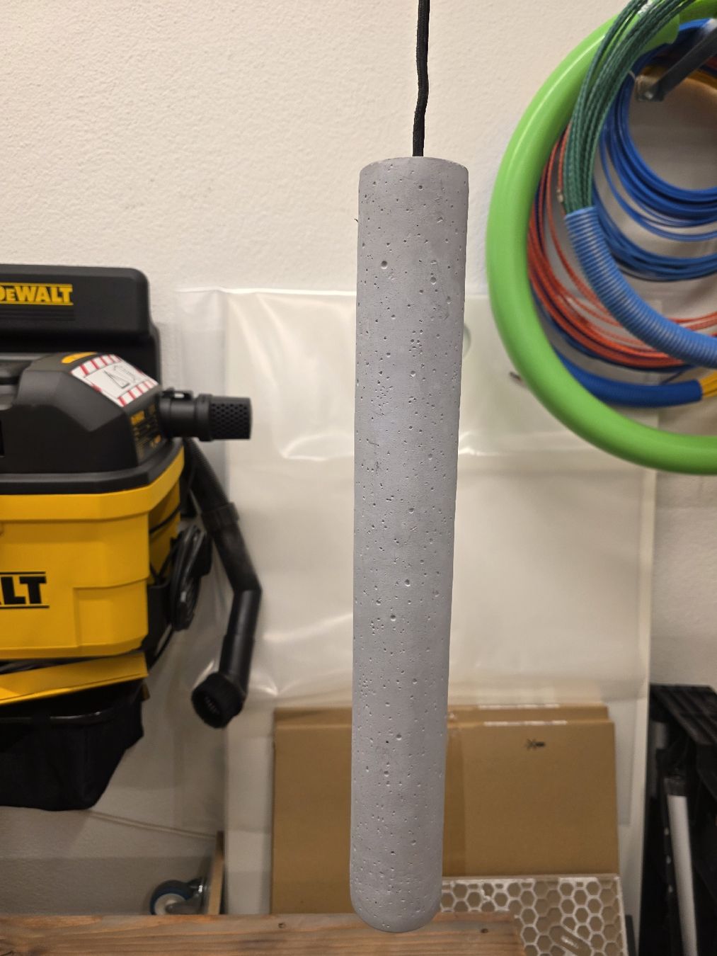 Lampade: 2 Stück Beton Hängeleuchte.  – Nuovo (secondo la descrizione) da Zürich venduto da auctionhero