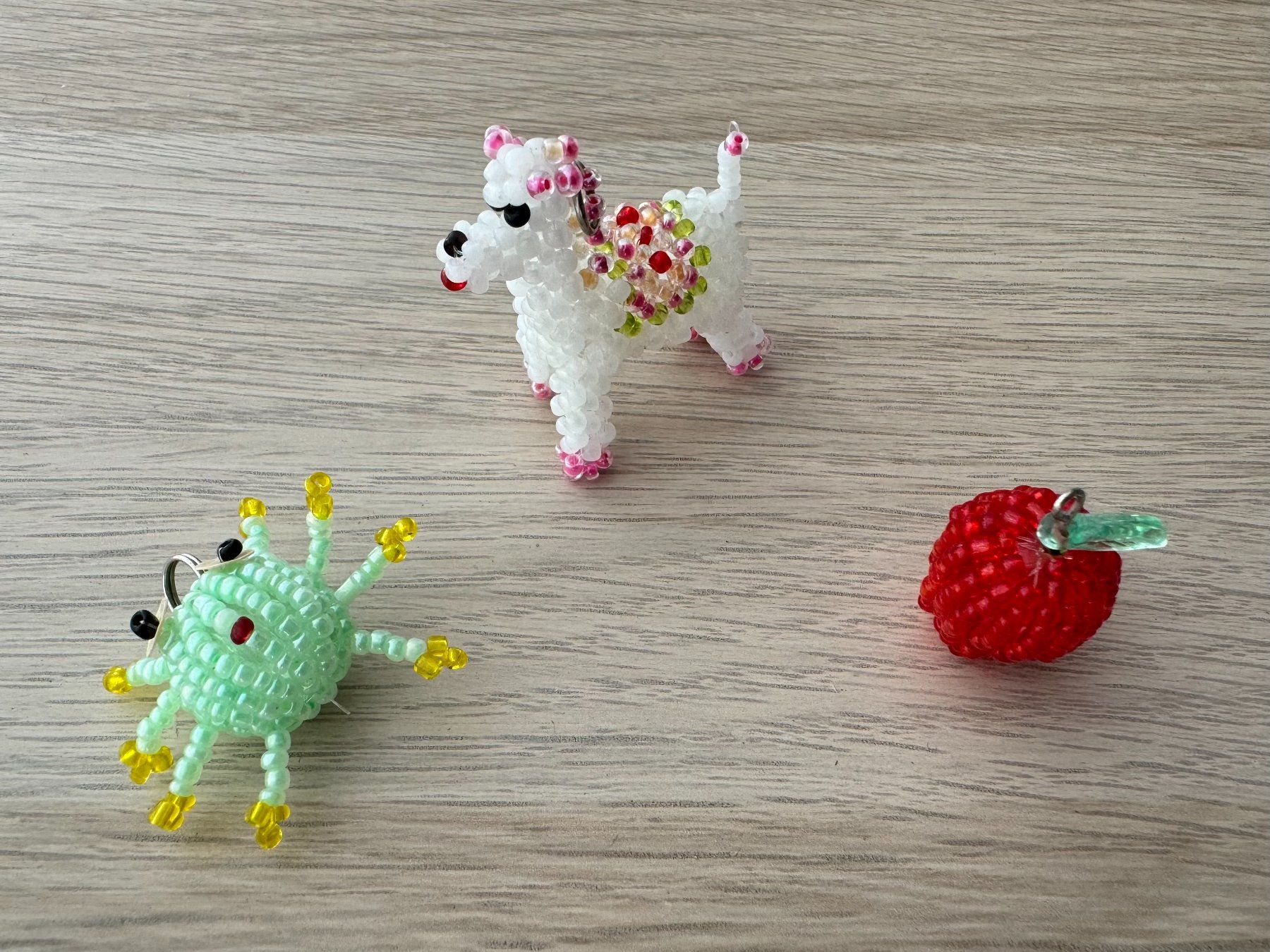 Ciondoli: 3 Pendentifs / Charms en perle de rocaille – Usato da Genève venduto da Reveur